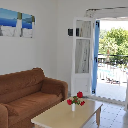 Apartahotel Marialena Village 3*
